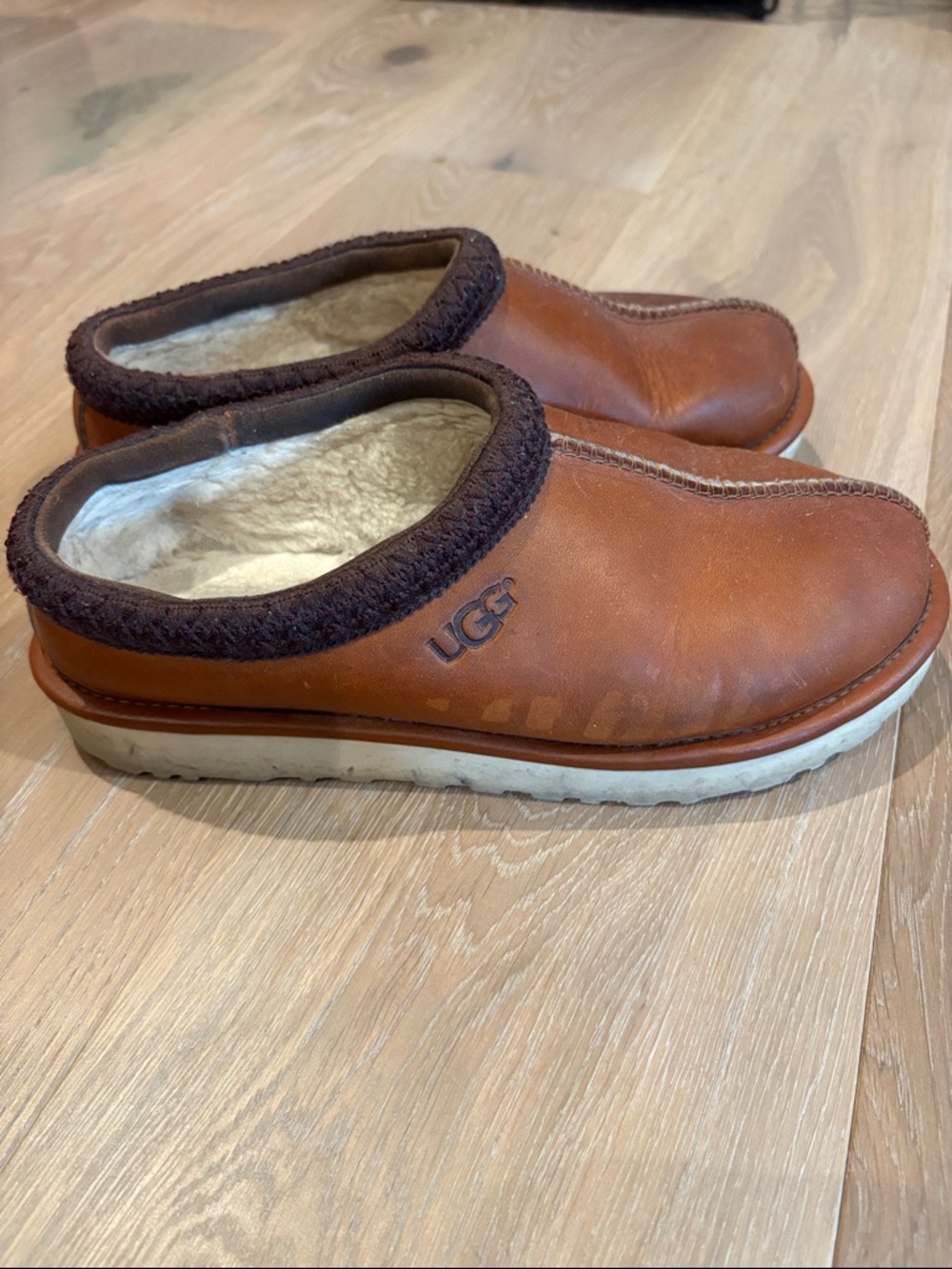 UGG Men’s Size 8 Chestnut Leather Shearling-Lined Slip-On Clogs.